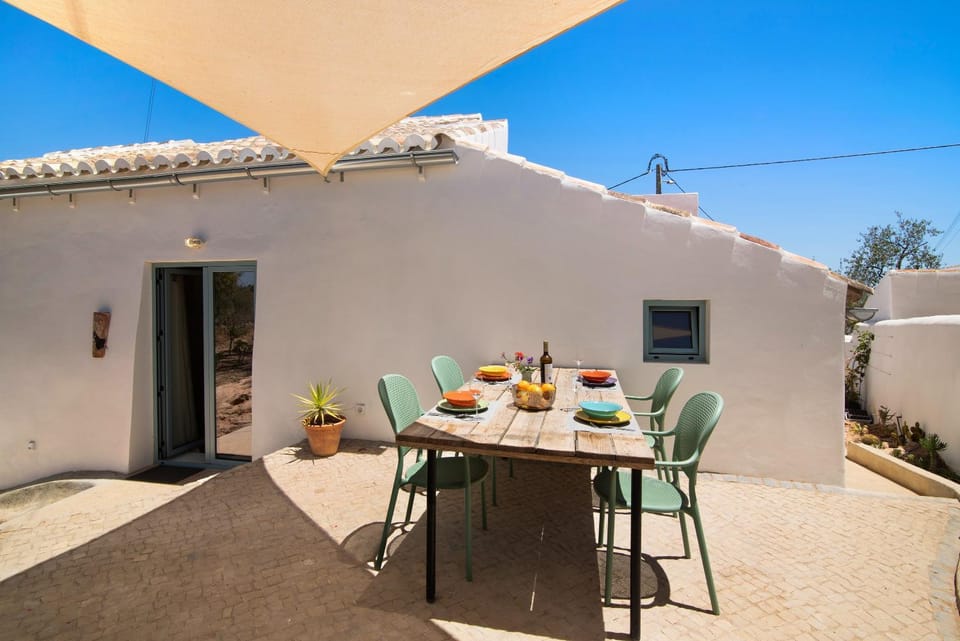 Property building, Balcony/Terrace, Living room