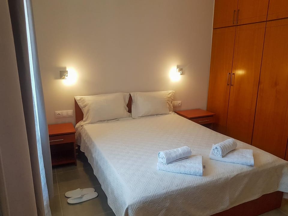 Bed, Photo of the whole room, Bedroom, wardrobe