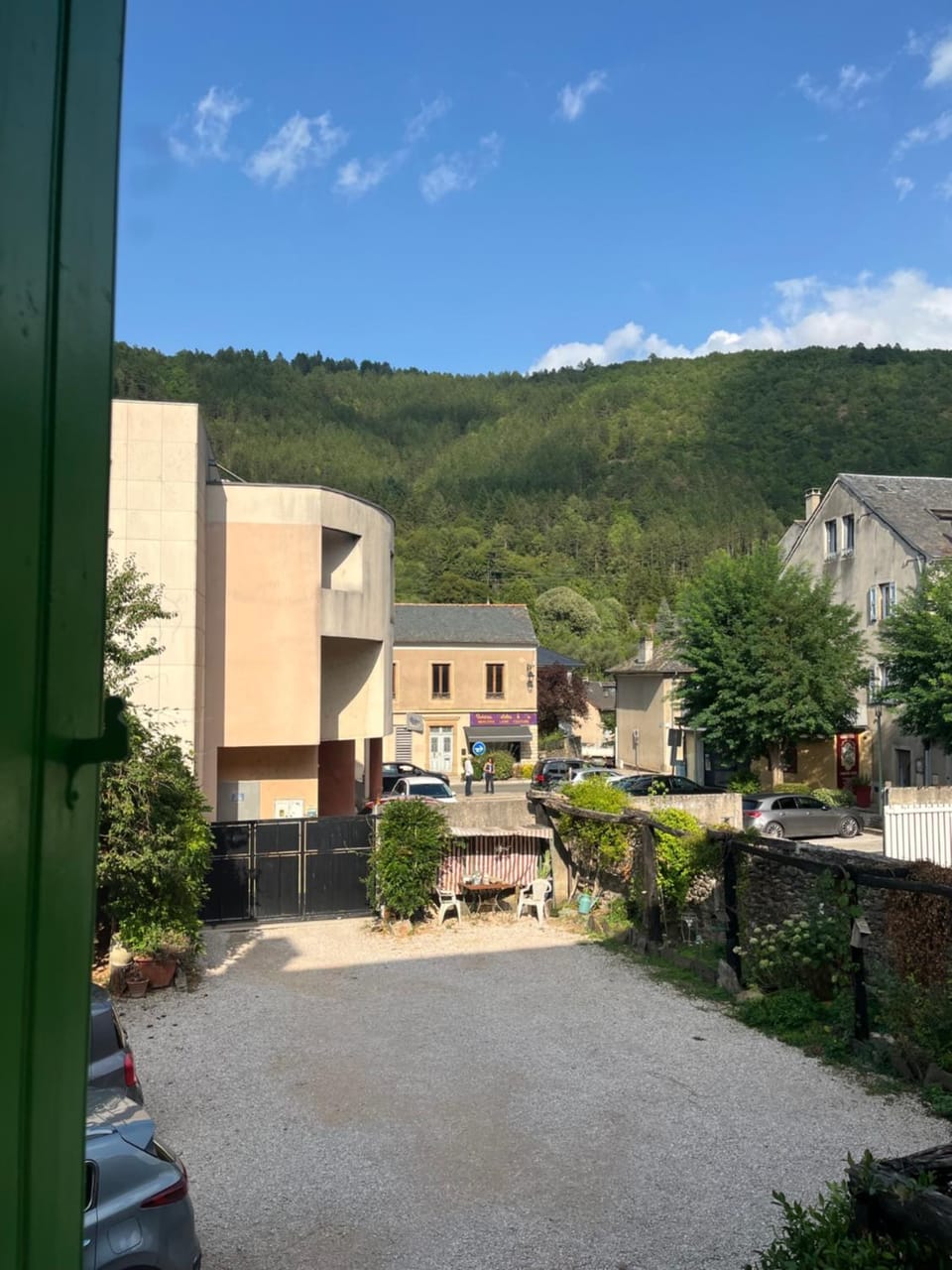 Property building, Natural landscape, Mountain view, Parking