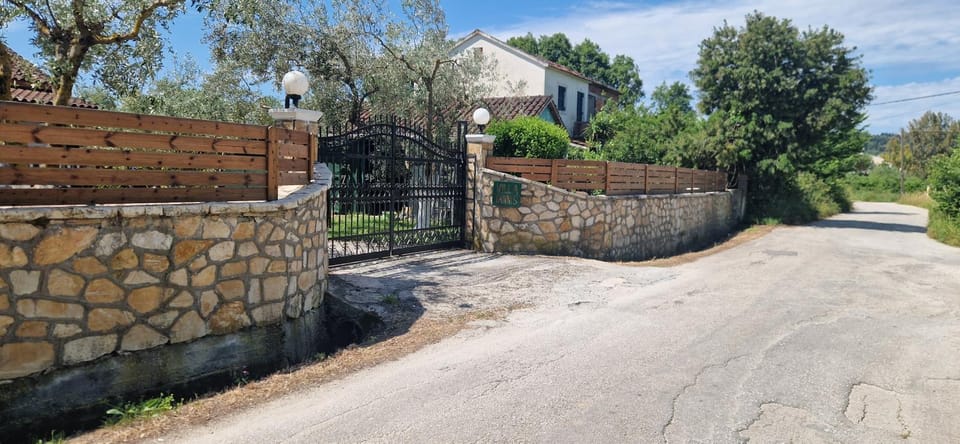 Neighbourhood, Street view