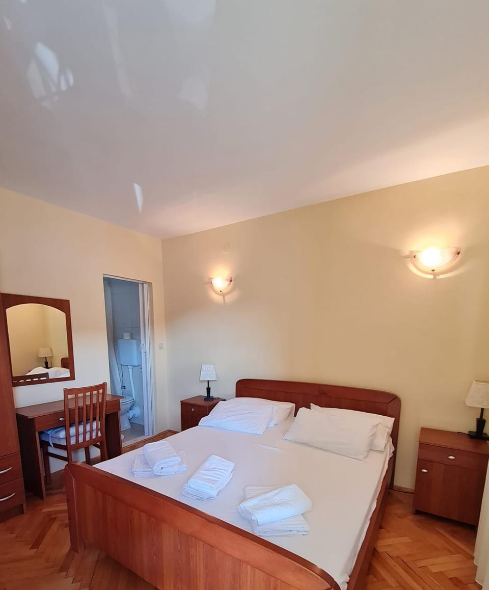 Bed, Bedroom, towels, wardrobe