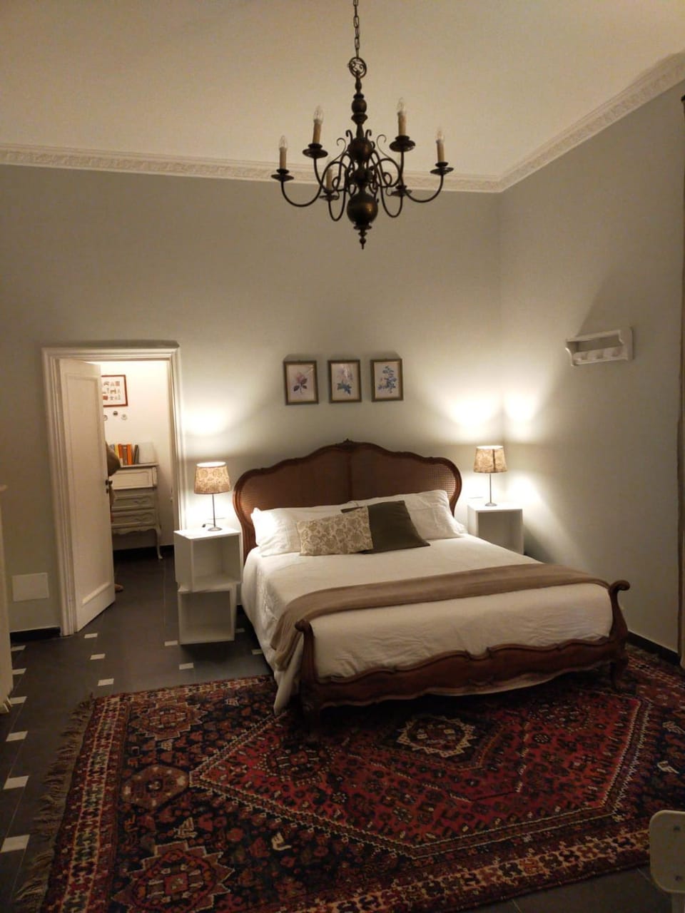 Bed, Decorative detail, Bedroom, hair dresser