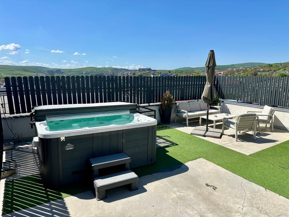 Balcony/Terrace, Swimming pool