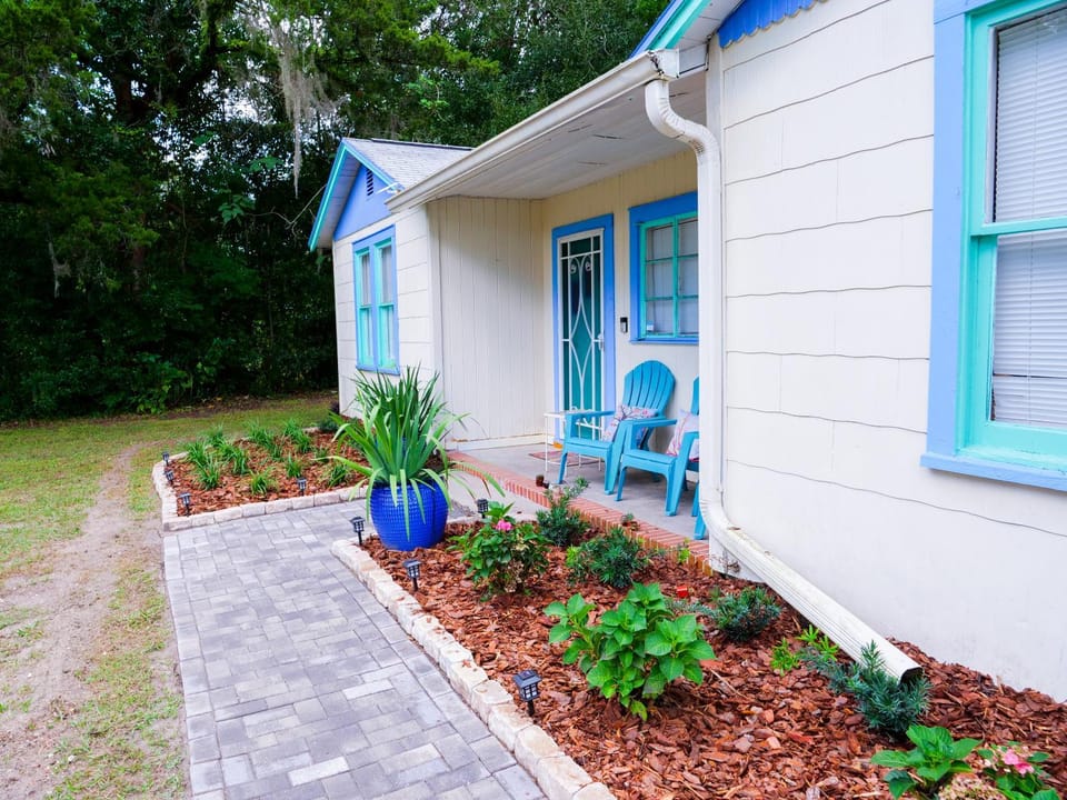 Property building, Day, Garden, Garden, Garden view