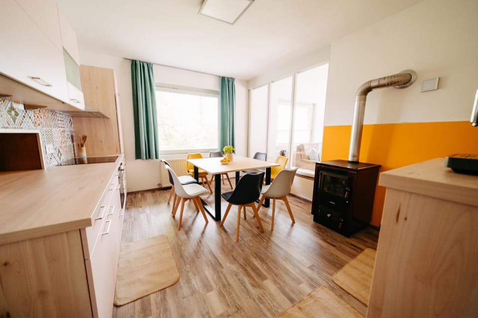 Seating area, Dining area, kitchen