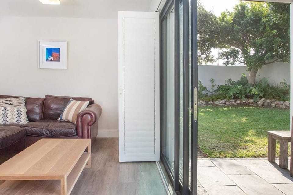 Patio, Living room