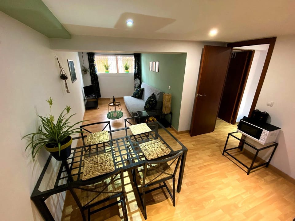 Dining area, kitchen