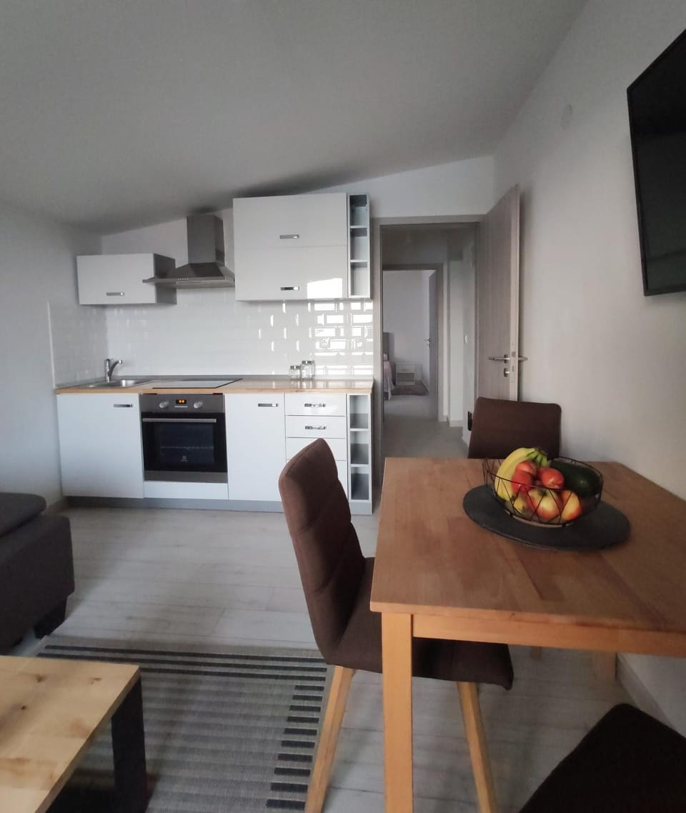 Kitchen or kitchenette, Living room, Seating area, Dining area