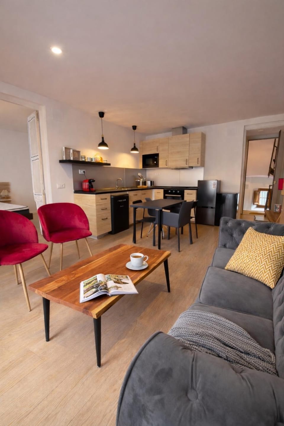 Kitchen or kitchenette, Living room, Seating area, Dining area, stove