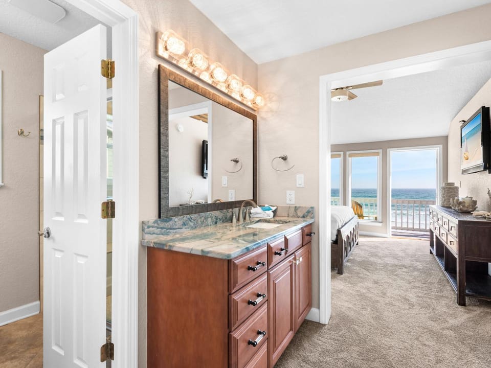 Day, Bathroom, View (from property/room), Bedroom, Sea view, furniture