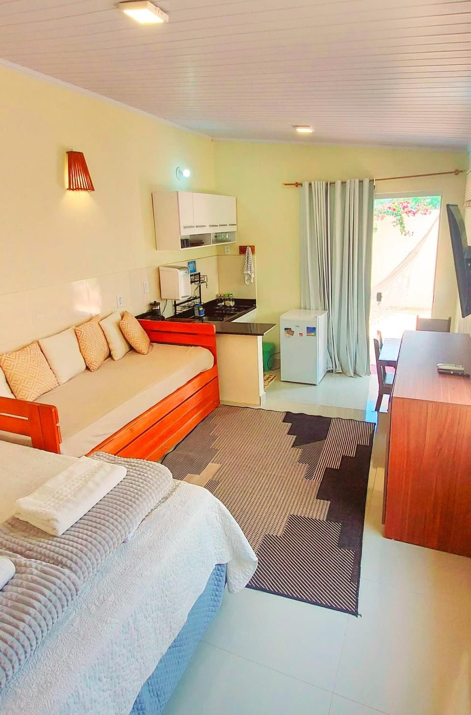Bed, Living room, Seating area, Bedroom, minibar, towels