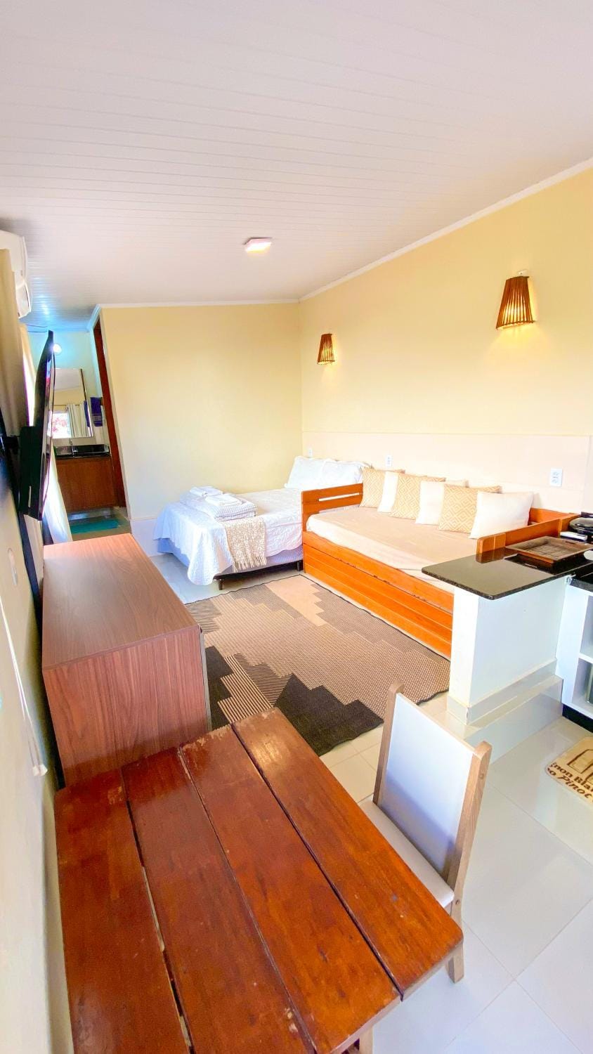 Bed, TV and multimedia, Bedroom