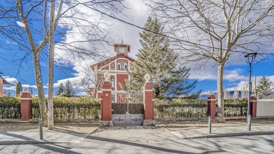 32CaL QuEROL Boutique Puigmal Apartment in Puigcerdà