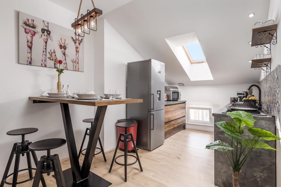 Seating area, Dining area, Communal kitchen