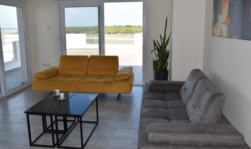 Living room, Lake view, Sea view