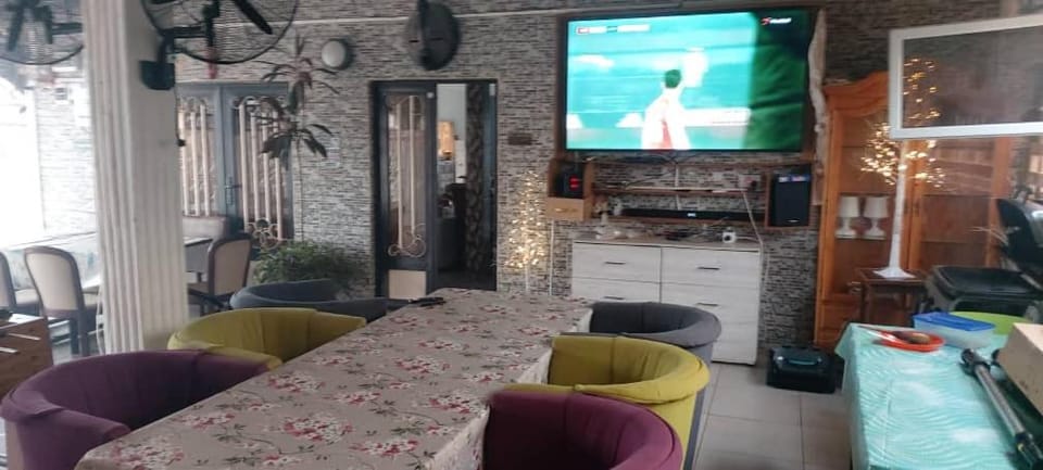 Communal lounge/ TV room, TV and multimedia, Lounge or bar, Seating area, Evening entertainment