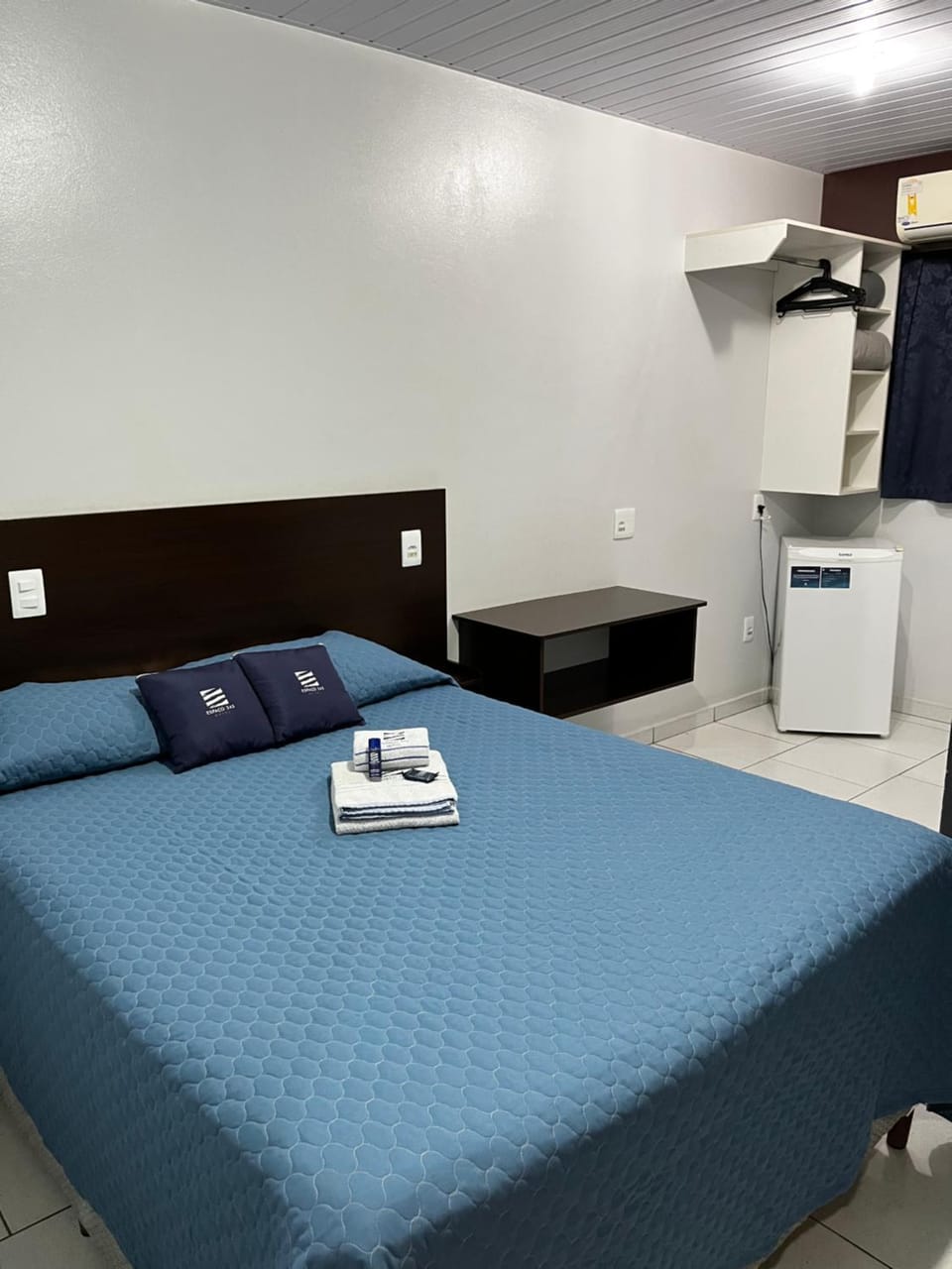 Bed, Bedroom, air conditioner