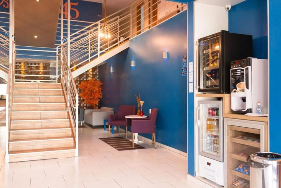 Communal lounge/ TV room, Lobby or reception