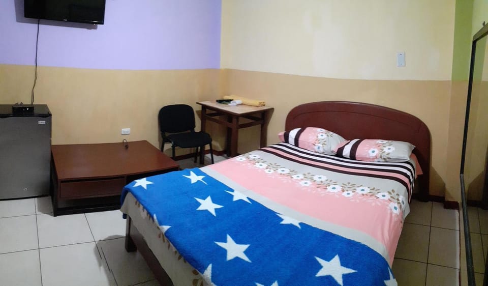 Bed, Photo of the whole room, hair dresser