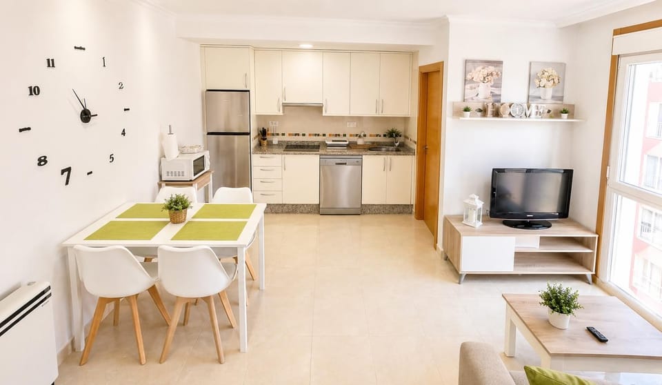 TV and multimedia, Kitchen or kitchenette, Living room, Seating area, Dining area, dishwasher, stove