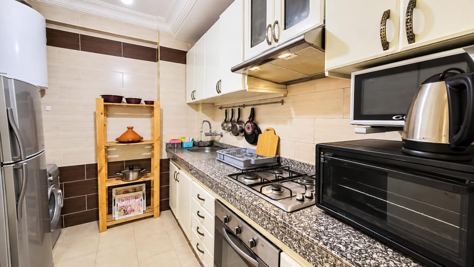 Coffee/tea facilities, oven, stove, washing machine