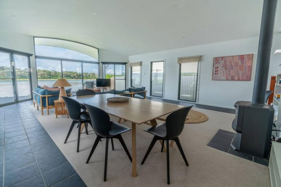 Absolute Waterfront Beach House House in Kiama