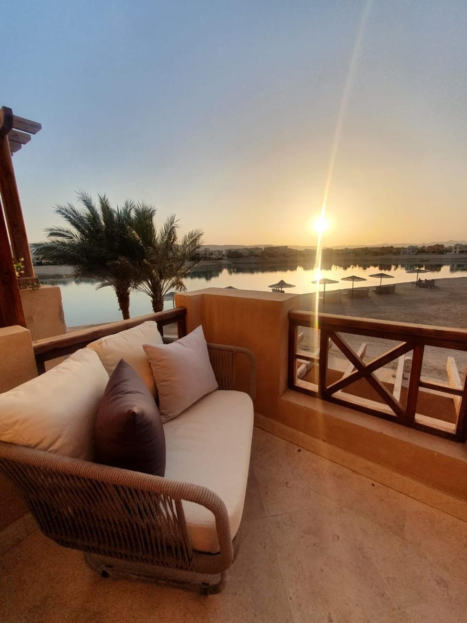 Patio, Day, Natural landscape, View (from property/room), Balcony/Terrace, Seating area, Lake view, River view, Sea view, Sunrise, Sunset