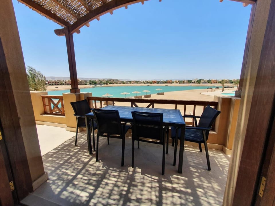 Patio, Day, Natural landscape, View (from property/room), Balcony/Terrace, Dining area, Lake view, River view