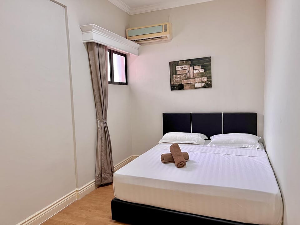 Bed, Photo of the whole room, Bedroom, towels, air conditioner