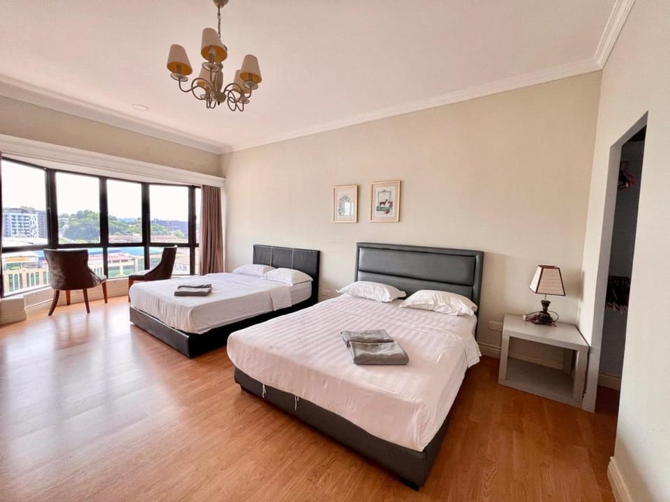 5 BEDROOMS PENTHOUSE VACATION HOME MARINA COURT KOTA KINABALU 15pax Apartment in Kota Kinabalu