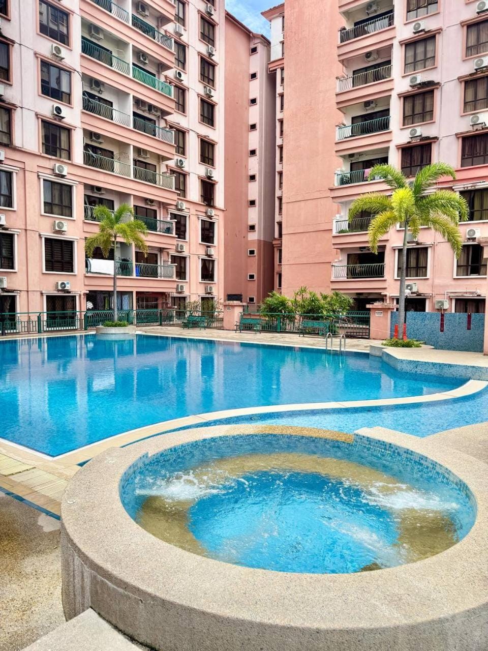 5 BEDROOMS PENTHOUSE VACATION HOME MARINA COURT KOTA KINABALU 15pax Apartment in Kota Kinabalu