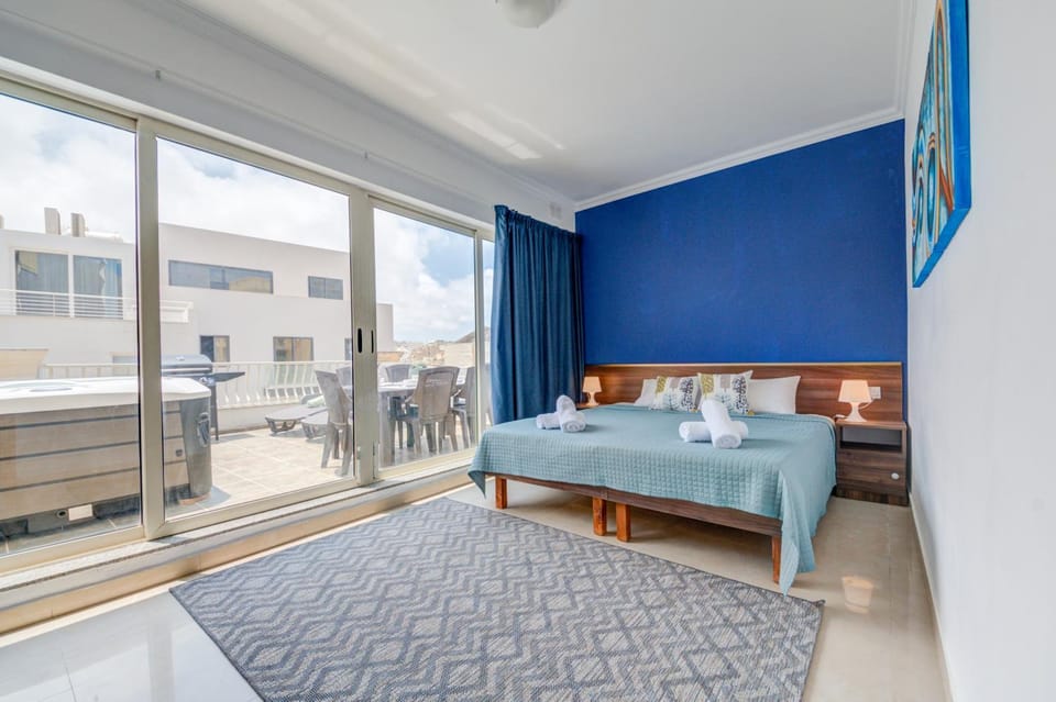 Bed, View (from property/room), Balcony/Terrace, Bedroom, wardrobe, air conditioner