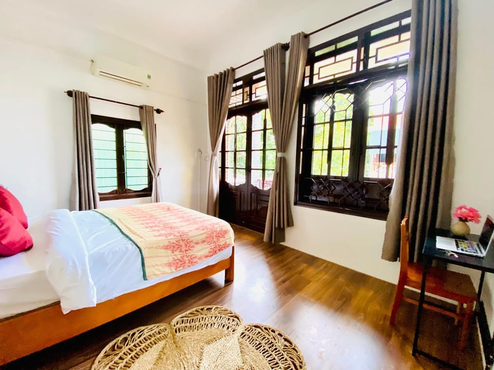 Bed, Photo of the whole room, Bedroom, air conditioner