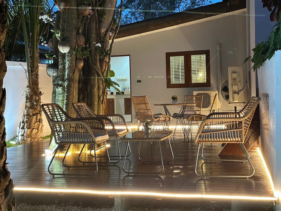 Patio, Seating area