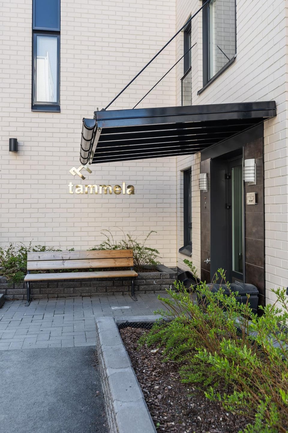 Facade/entrance
