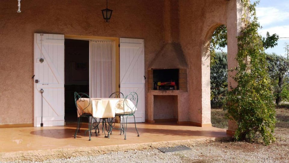 Gîte au milieu des vignes g285 House in Vidauban