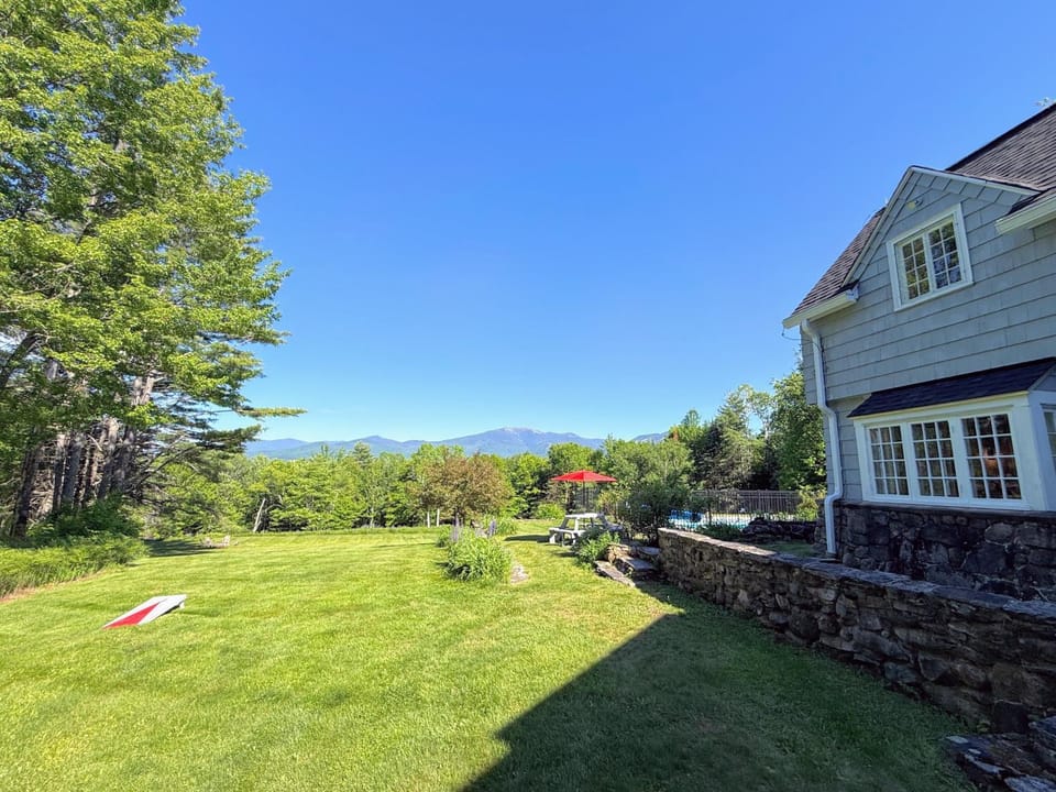 WOW New Spectacular Franconia Home - history - views - fire pit - hot tub - pool - grandeur - MUST SEE House in Sugar Hill