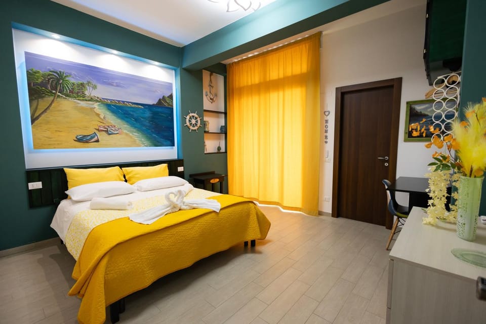 Bed, Photo of the whole room, Decorative detail, Decorative detail, Bedroom, towels, air conditioner