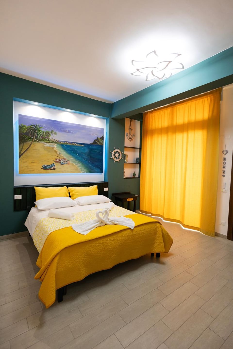 Bed, Photo of the whole room, Decorative detail, Decorative detail, Bedroom, air conditioner