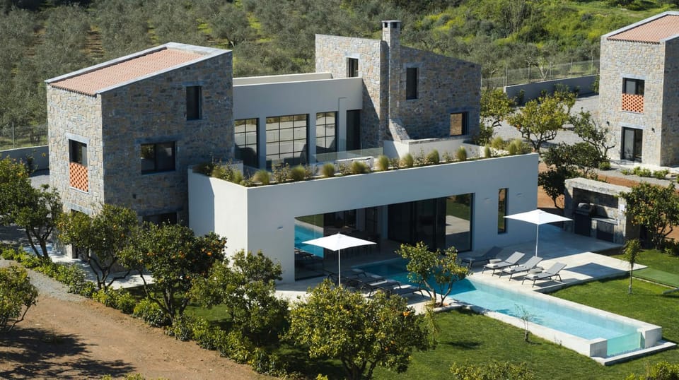 Property building, Garden, Garden view, Pool view, Swimming pool, sunbed