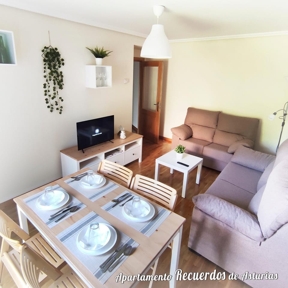 Communal lounge/ TV room, TV and multimedia, Living room, Seating area, Dining area