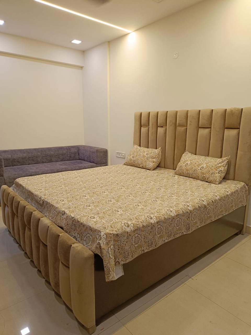 Bed, Photo of the whole room, Seating area