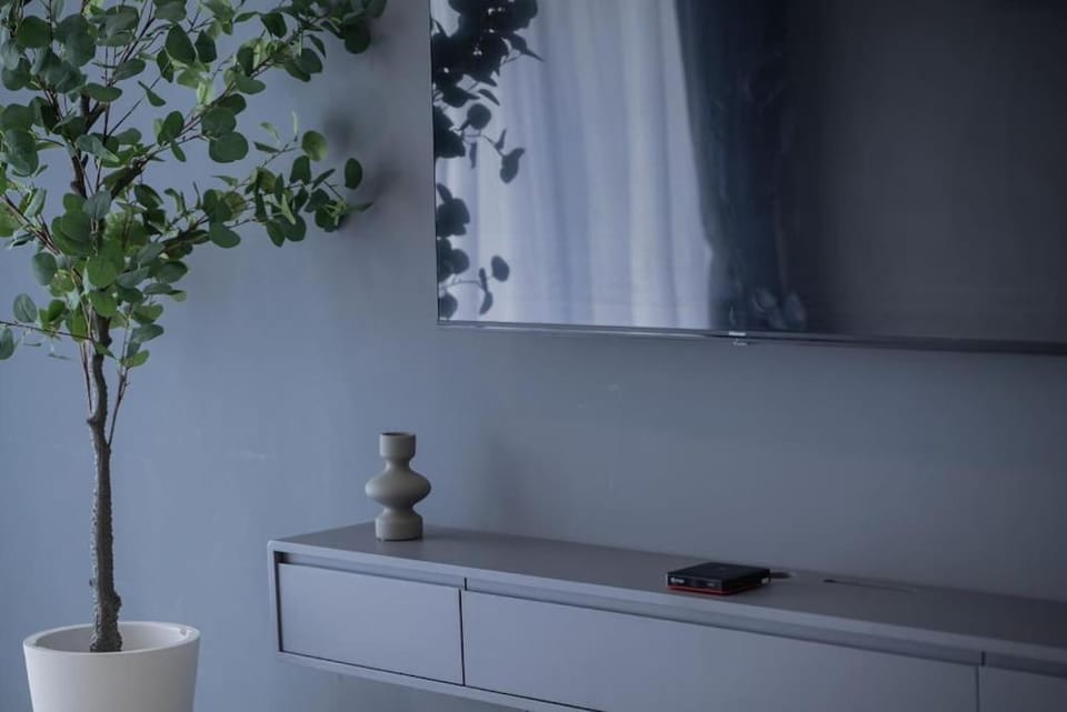 TV and multimedia, Decorative detail