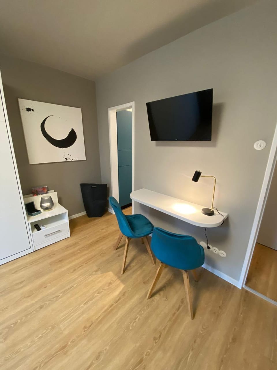 Photo of the whole room