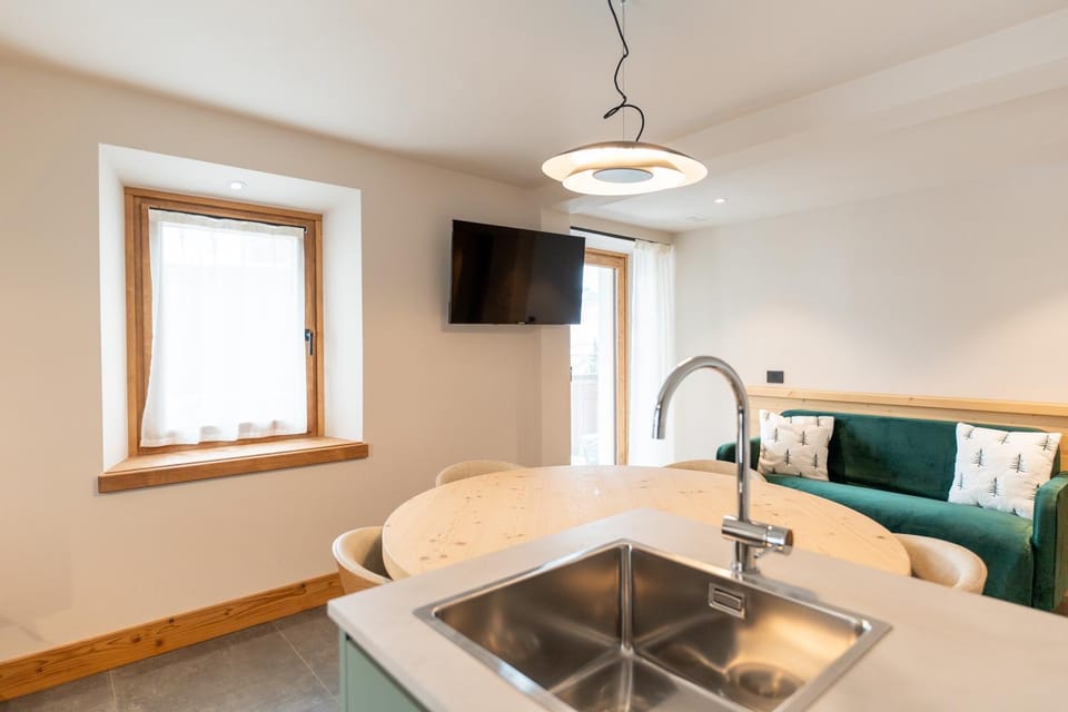 Kitchen or kitchenette, Living room