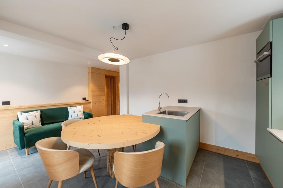 Kitchen or kitchenette, Living room, Seating area, Dining area