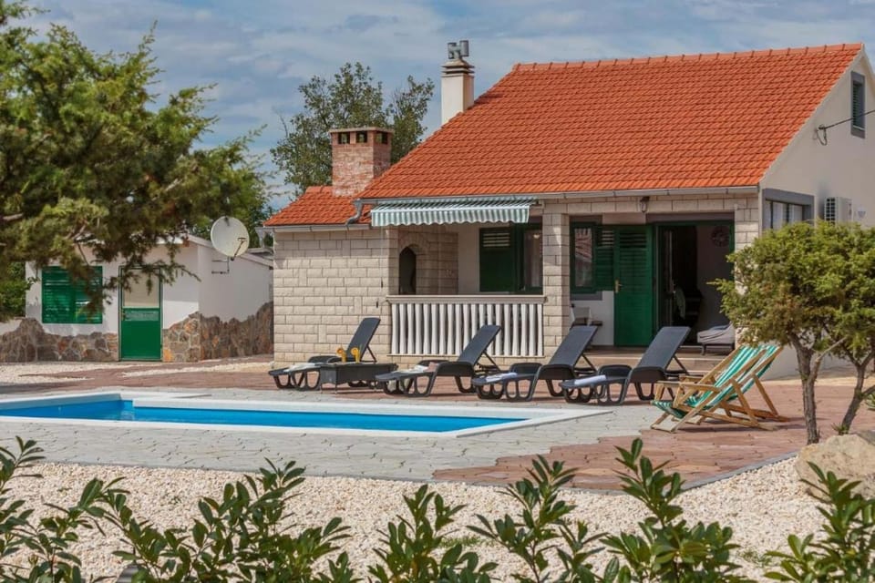 Property building, Patio, Swimming pool
