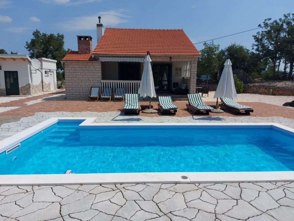 Property building, Pool view, Swimming pool, Swimming pool