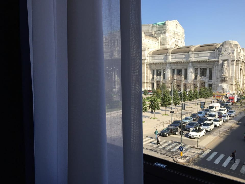 Property building, Nearby landmark, Day, View (from property/room), View (from property/room), City view, City view, Landmark view, Street view, Location