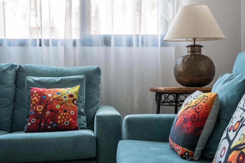 TV and multimedia, Living room, Seating area, Dining area, air conditioner